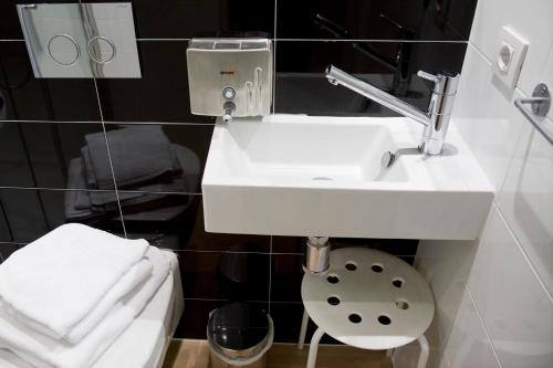 Maria Salome - image 4