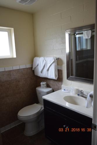 Stanlunds Inn and Suites - image 4