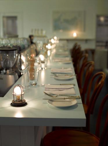 Паб/Коктейль-бар, The Oyster Inn in Острів Вайеке