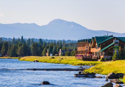 Angler's Lodge in Island Park, USA