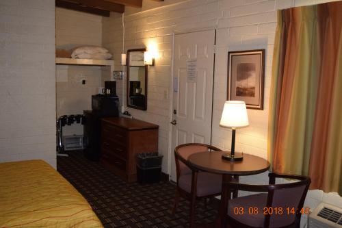 Stanlunds Inn and Suites - image 8