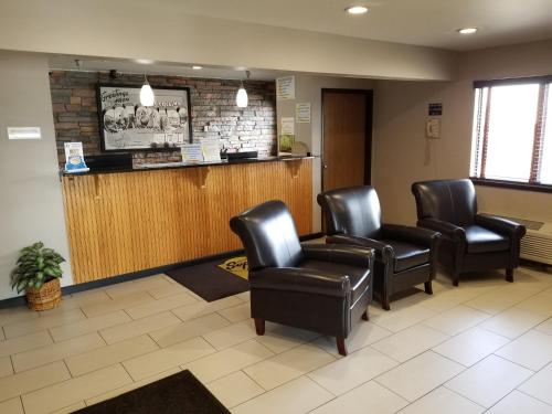 Super 8 by Wyndham Fort Collins - image 9
