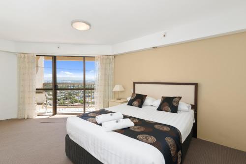 Three Bedroom Superior Ocean View Apartment image 9