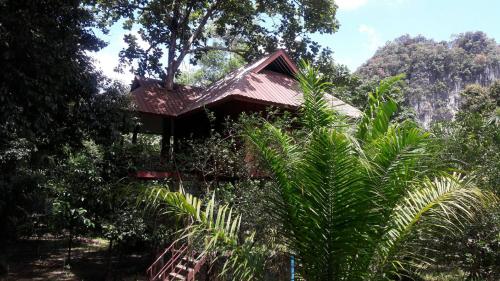 Baan Khaosok Resort