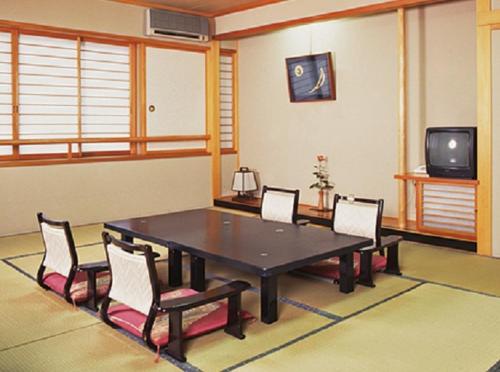 Itoen Hotel Shima Itoen Hotel Shima is a popular choice amongst travelers in Nakanojo, whether exploring or just passing through. The property features a wide range of facilities to make your stay a pleasant experience