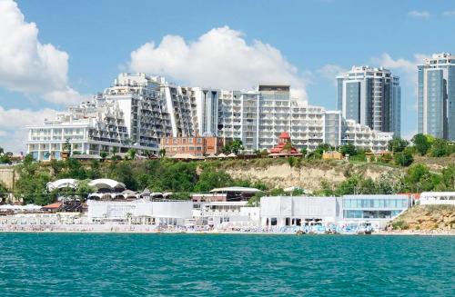 Panoramic 1Br Apartment with Terrace in Arcadia Palace