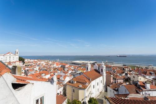 Alfama Loft Studio Loft Apartment w/ River View - by LU Holidays, Lisbona