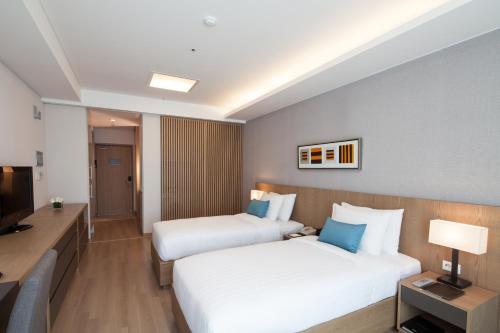 2 twin beds