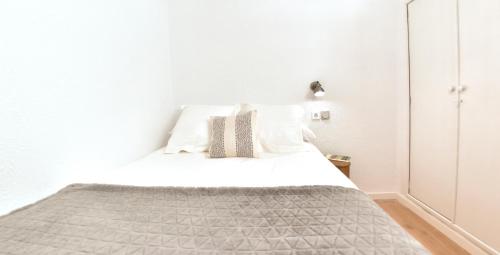 Two-Bedroom Standard Apartment image 1