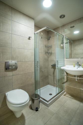 Argo Hotel Piraeus - image 8