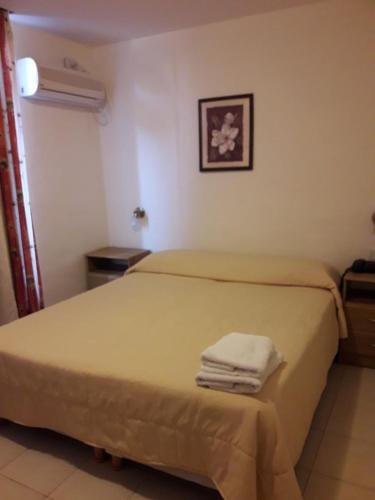 1 queen bed, 2 sofa beds