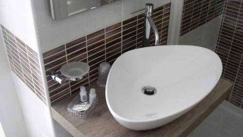 Superior Triple Room image 10