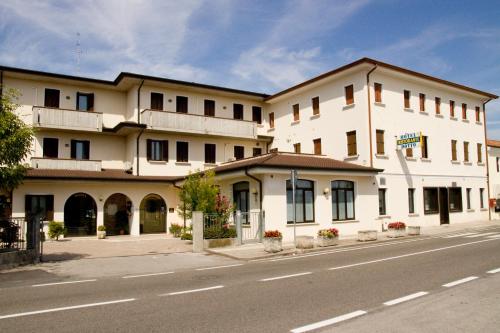 Hotel Ristorante Dotto - image 11