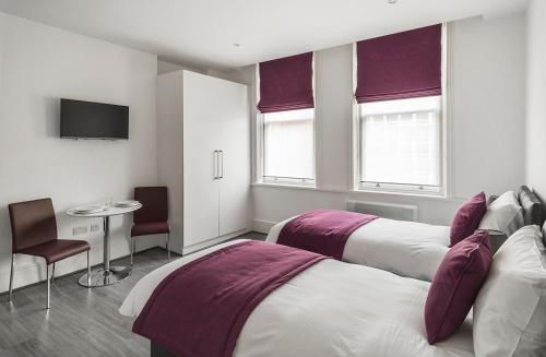 Smart Stay Swiss Cottage, , London