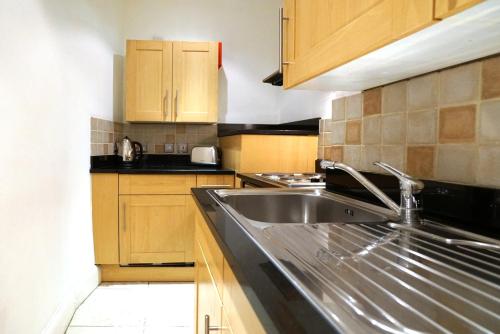 17 Hertford Street - image 2