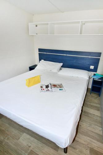2 bedrooms, 5 beds
