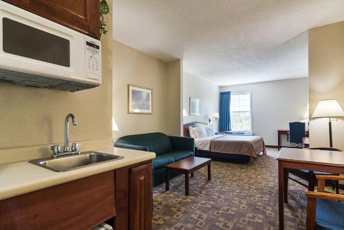 Quality Inn & Suites Schoharie near Howe Caverns