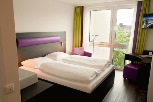 B&F Hotel am Neumarkt B&F Hotel am Neumarkt is perfectly located for both business and leisure guests in Bad Hersfeld. Offering a variety of facilities and services, the hotel provides all you need for a good nights sleep