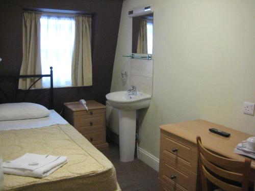 Central Hotel - image 13