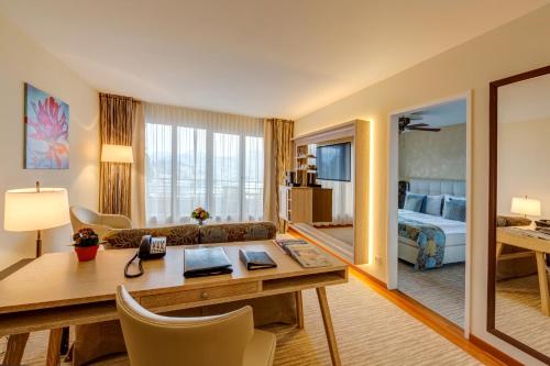 Suite with Balcony & Free Transfer
