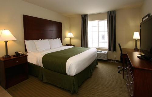 Cobblestone Hotel & Suites - Knoxville