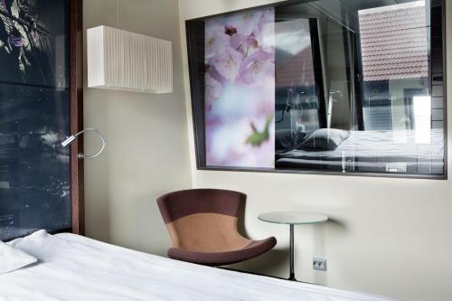 Comfort Hotel Square - image 14