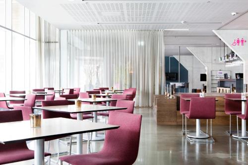 Comfort Hotel Square - image 11