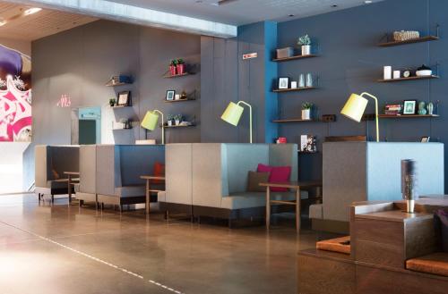 Comfort Hotel Square - image 7