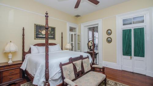 Dresser Palmer House Resort Villa Savannah Ga Deals Photos