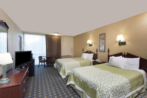 2 double beds