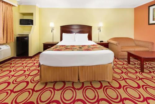 Days Inn by Wyndham Plainview - image 4