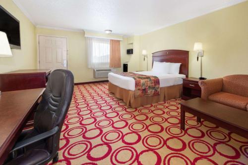 Days Inn by Wyndham Plainview - image 6