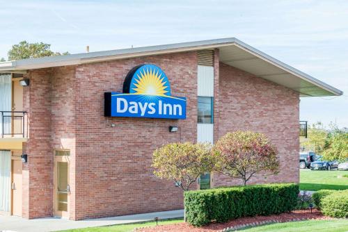 Days Inn by Wyndham Niles