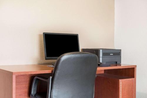 Days Inn by Wyndham New Braunfels - image 10
