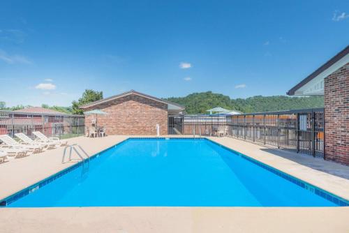 Days Inn by Wyndham Paintsville - image 4