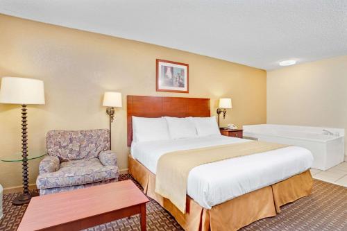 Days Inn & Suites by Wyndham Stockbridge South Atlanta - image 2