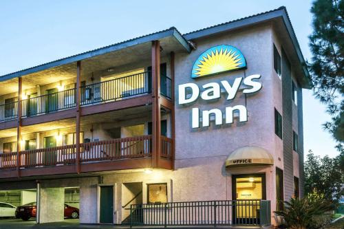 Days Inn by Wyndham Anaheim West - image 4