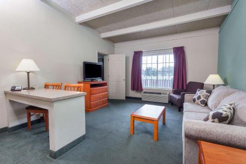 Days Inn & Suites by Wyndham Lexington - image 8