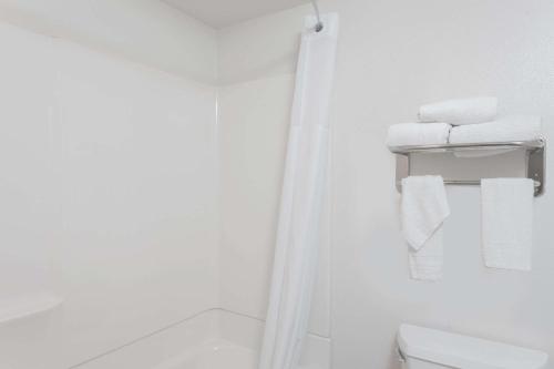 Days Inn by Wyndham Anaheim West in Anaheim, USA