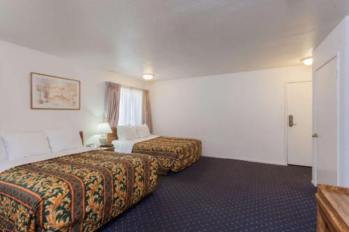 Days Inn by Wyndham Anaheim West in Anaheim, USA