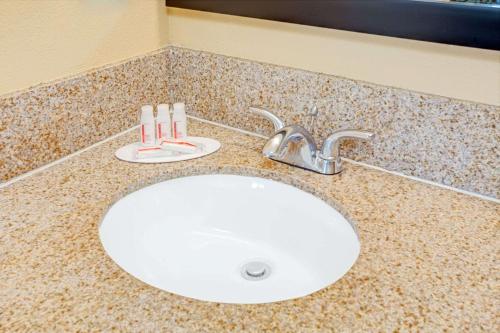 Days Inn by Wyndham Whittier Los Angeles - image 8
