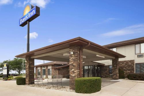 Days Inn by Wyndham Oglesby/ Starved Rock