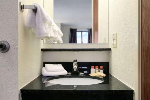 King Room - Non-Smoking
