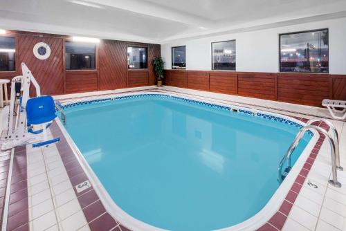 Days Inn by Wyndham Watertown - image 8