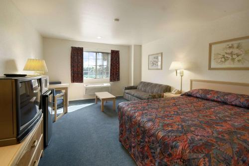 Days Inn by Wyndham Riverside Tyler Mall in Riverside, USA