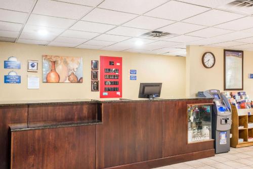 Days Inn by Wyndham Colchester Burlington in Burlington, USA