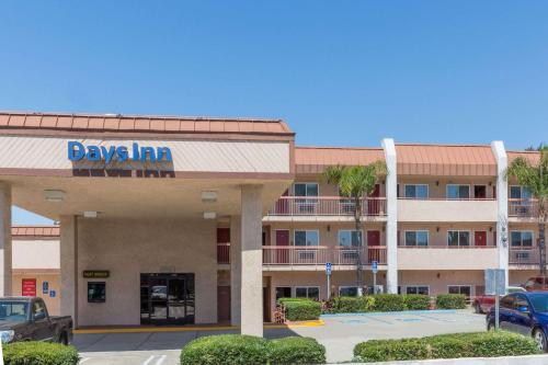 Days Inn by Wyndham Ontario Airport - Accommodation - Ontario