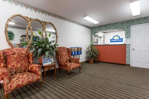 Days Inn by Wyndham Dickson in Dickson, USA