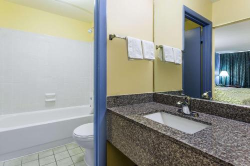 Days Inn by Wyndham Dickson in Dickson, USA