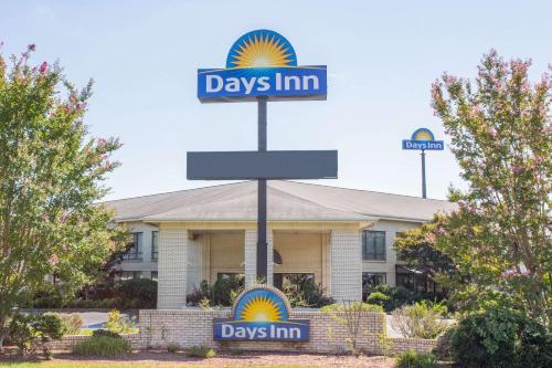 Days Inn by Wyndham Spartanburg Waccamaw in Southern Shops, USA